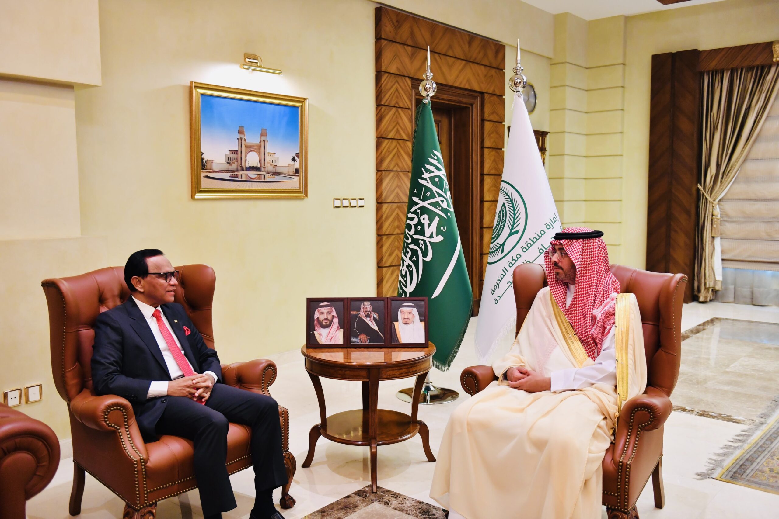 Governor of Jeddah Prince Saud bin Abdullah bin Jalawi receives Sri Lanka Ambassador Ameer Ajwad 