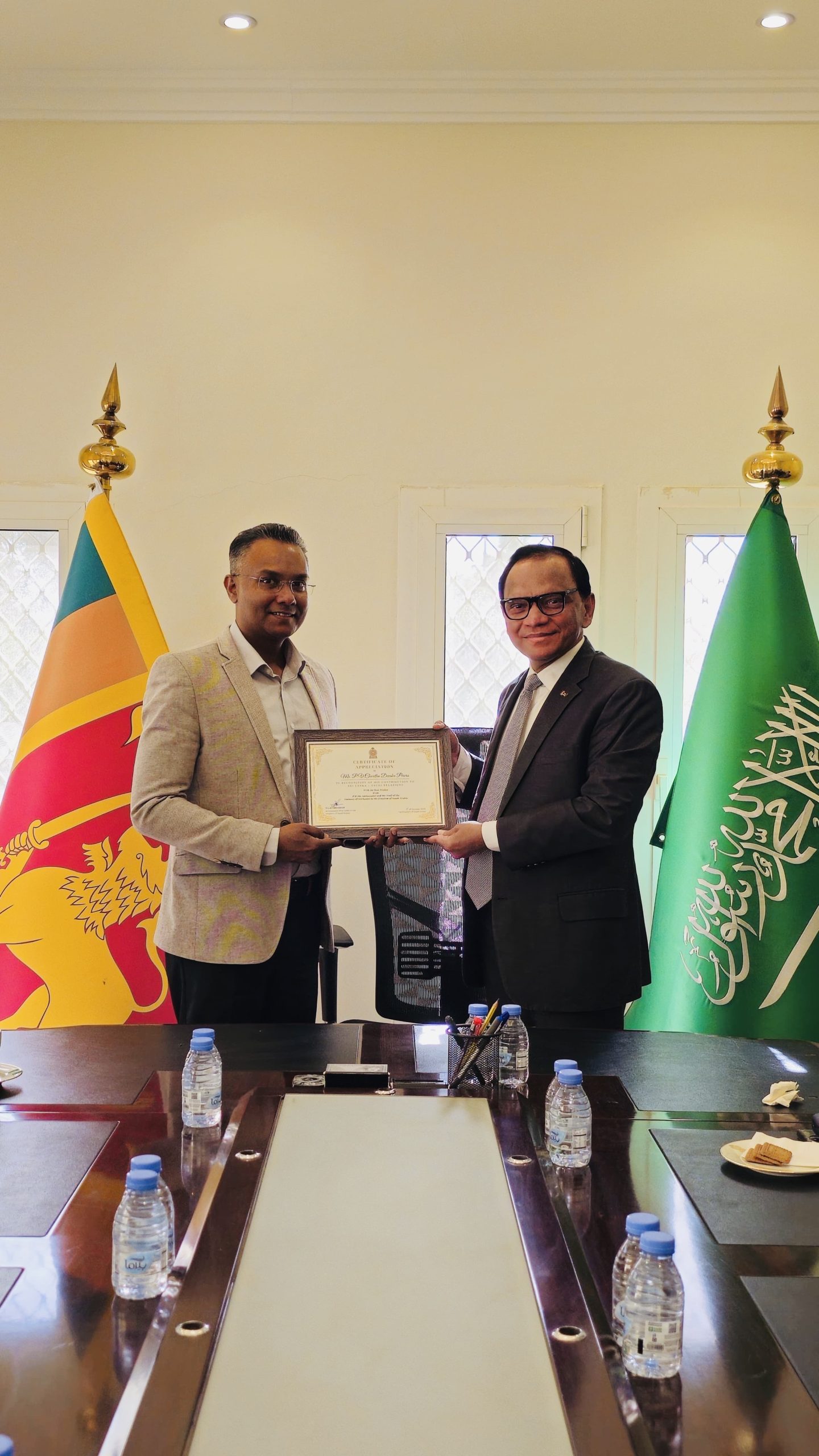 Sri Lanka Embassy in Riyadh Felicitates a long-served migrant worker in Saudi Arabia