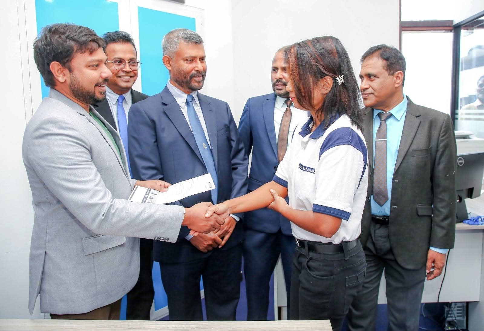 රට රැකියාවලට යන අයට රජයෙන් අඩුමිලට ගුවන් ටිකට්පත්
