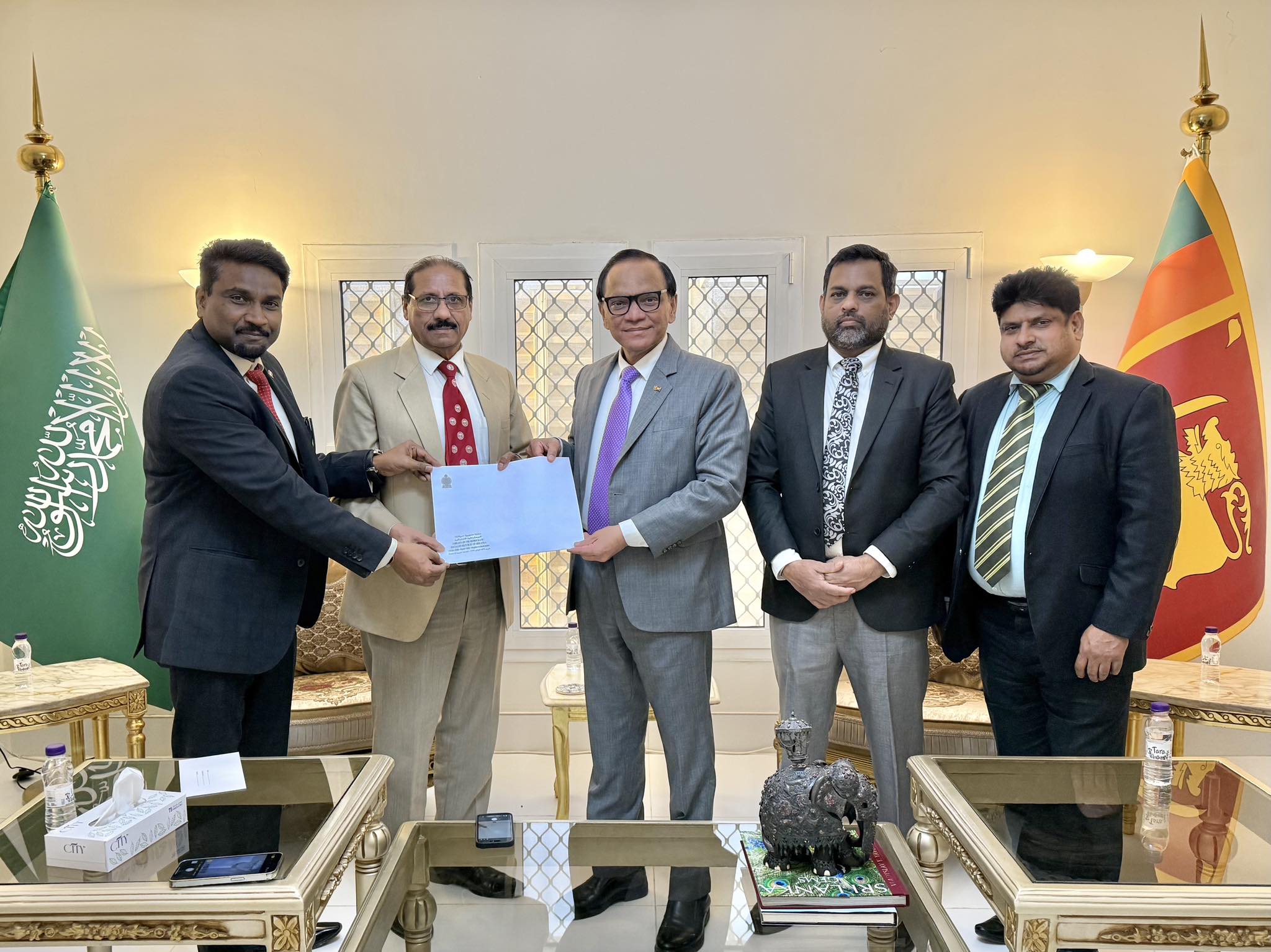 Indian Community in Riyadh Contributes Funds to Ditwah Relief Efforts in Sri Lanka