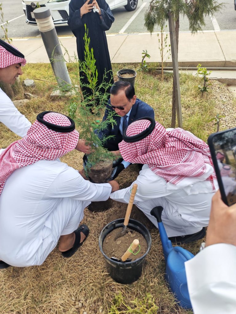 Sri Lanka Ambassador Marks Aseer Region Visit by Planting Tree in Support of Saudi Green Initiative (SGI)