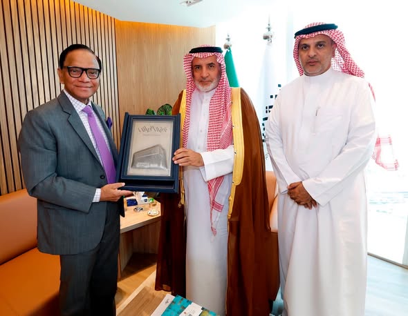 Sri Lanka Ambassador Invites Riyadh Chamber to Participate in “Sri Lanka Expo 2027” – photograph/notice 4