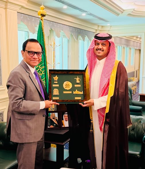 Sri Lankan Ambassador Ameer Ajwad Meets with Saudi Deputy Minister for Laws and International Cooperation – photograph/notice 1