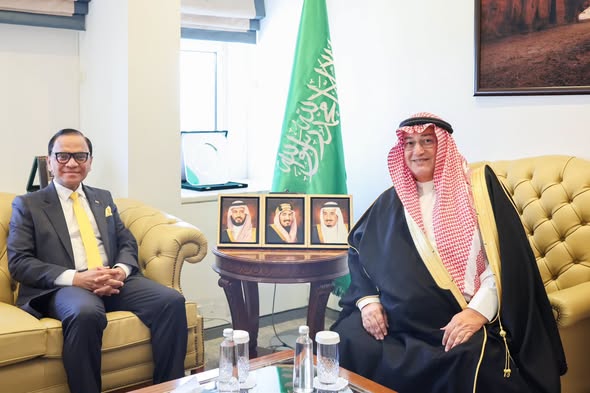 Sri Lankan Ambassador Ameer Ajwad Meets Saudi Deputy Minister for Public Diplomacy – photograph/notice 1